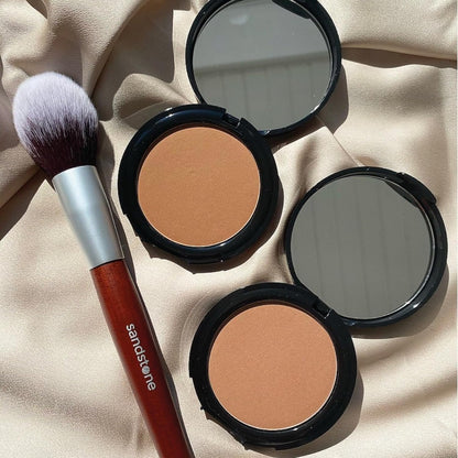 Infinite Summer Bronzer: Luxurious, rich color for a natural summer glow. Allergy tested, vegan, and suitable for sensitive skin. Buildable and blendable.